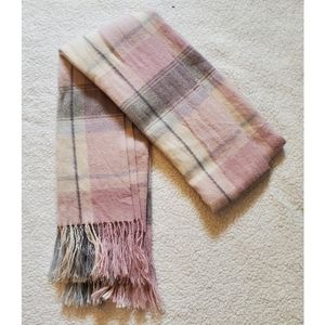 Accessorize USA Blanket Scarf in Pink and Grey